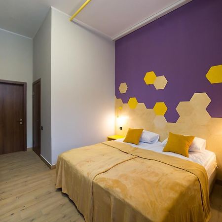 Hotel Bee Station Kyiv Eksteriør billede