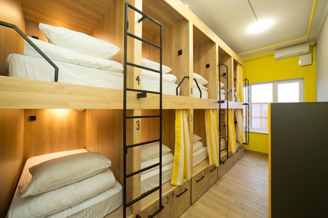 Hotel Bee Station Kyiv Eksteriør billede