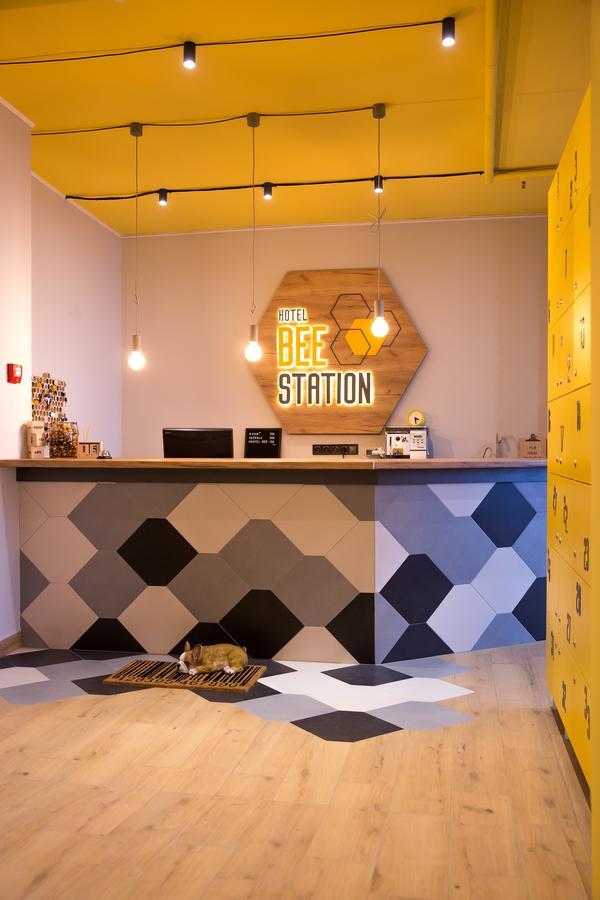 Hotel Bee Station Kyiv Eksteriør billede