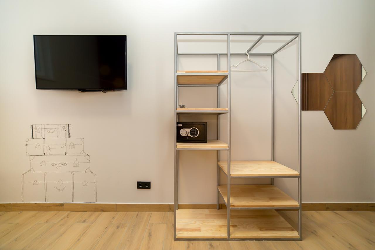 Hotel Bee Station Kyiv Eksteriør billede