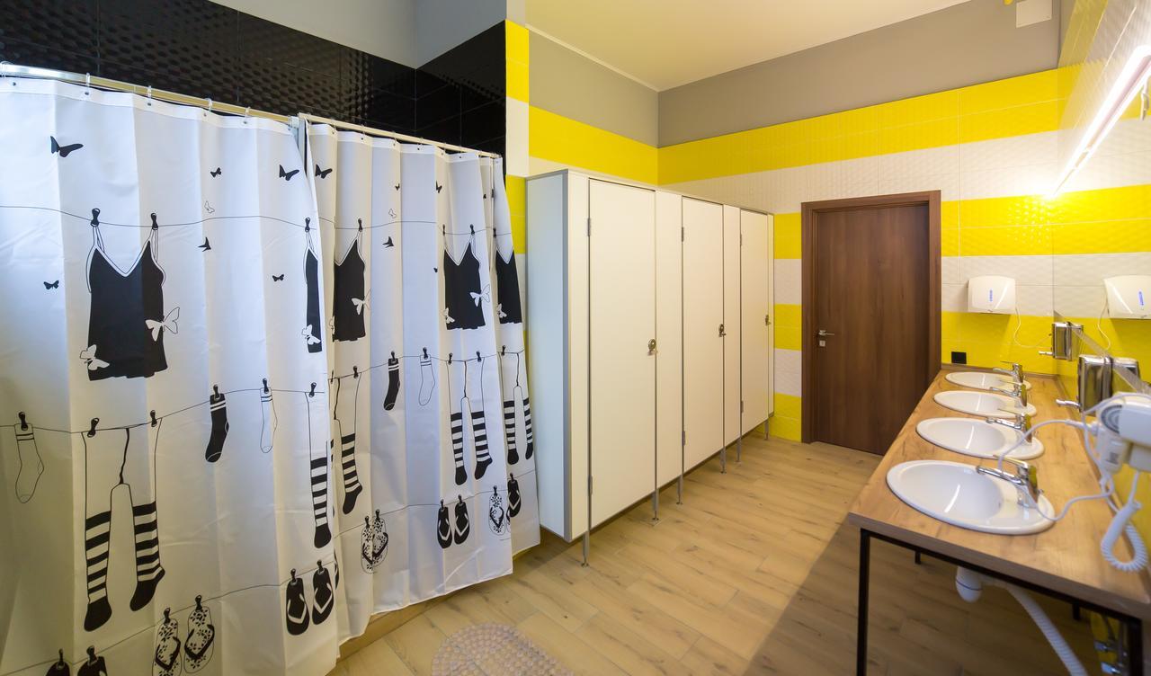 Hotel Bee Station Kyiv Eksteriør billede