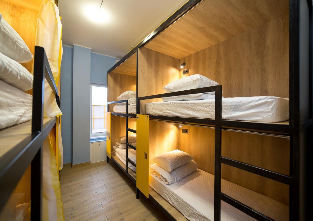 Hotel Bee Station Kyiv Eksteriør billede