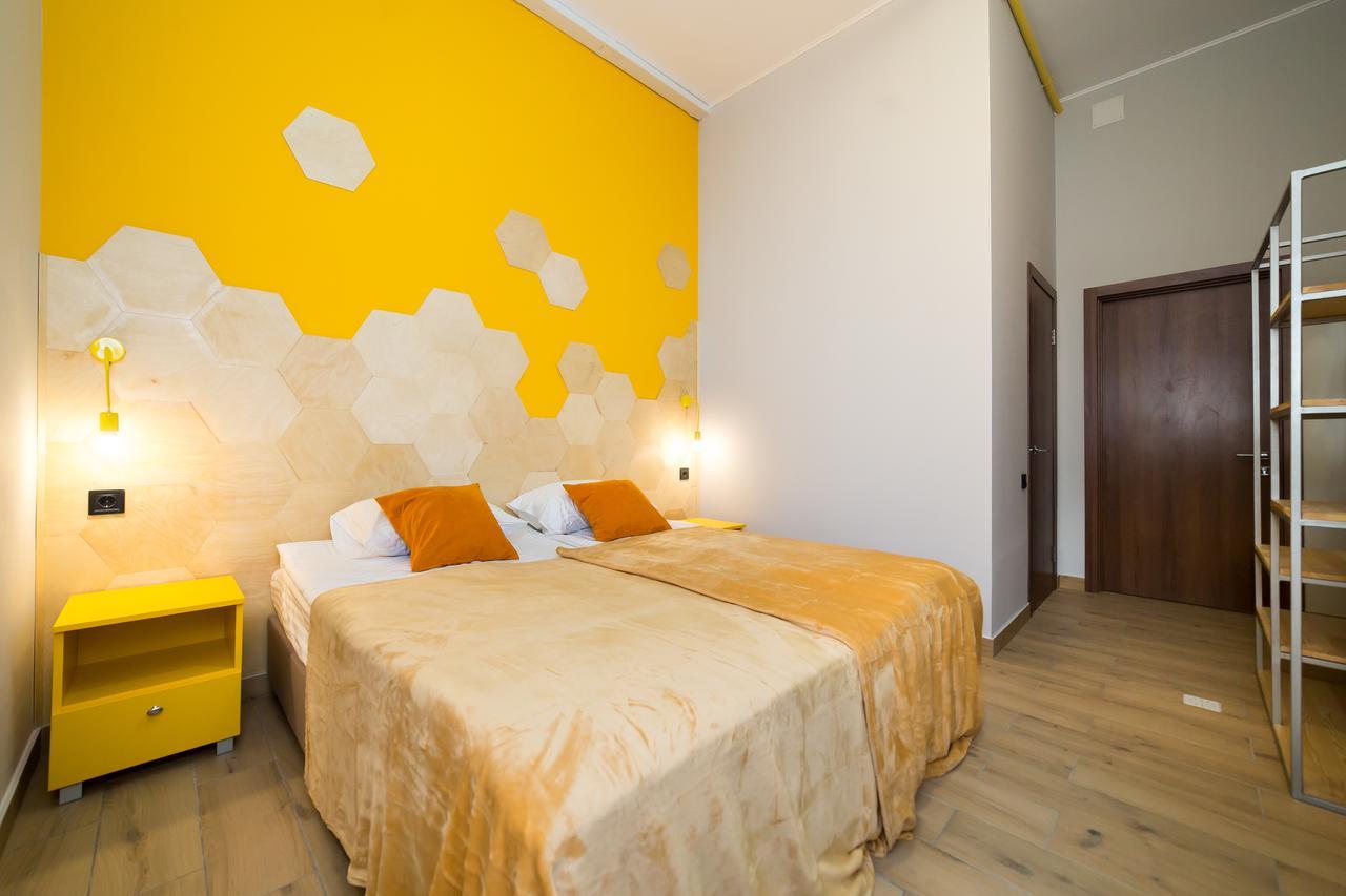 Hotel Bee Station Kyiv Eksteriør billede