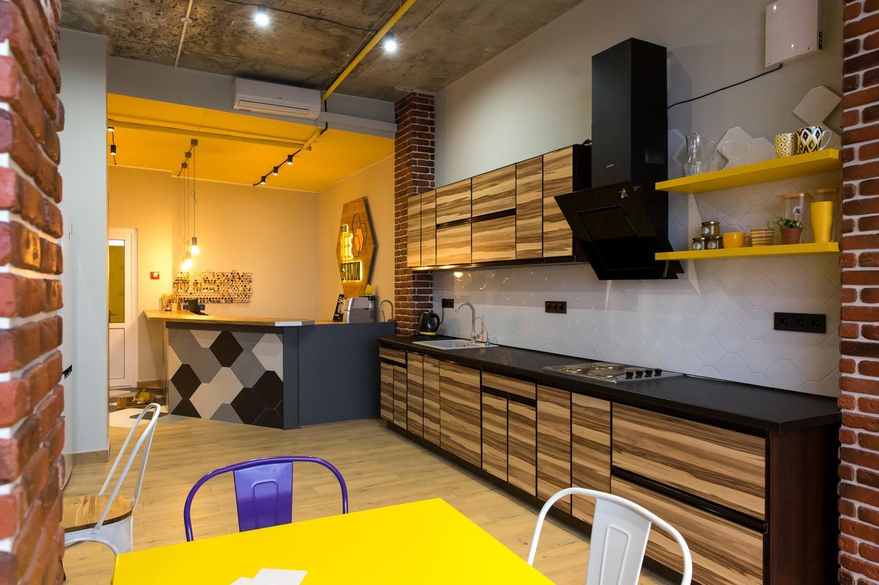 Hotel Bee Station Kyiv Eksteriør billede