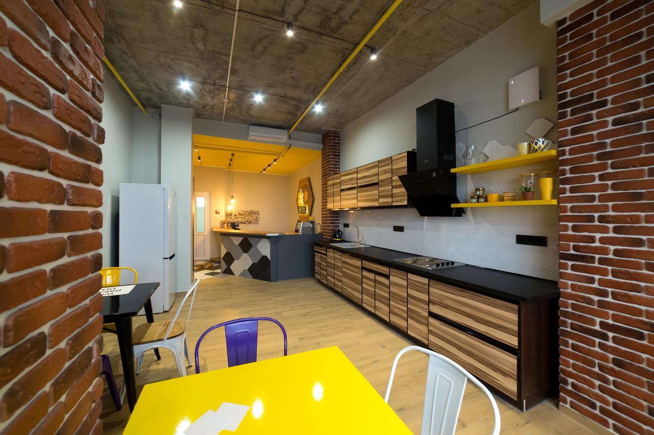 Hotel Bee Station Kyiv Eksteriør billede